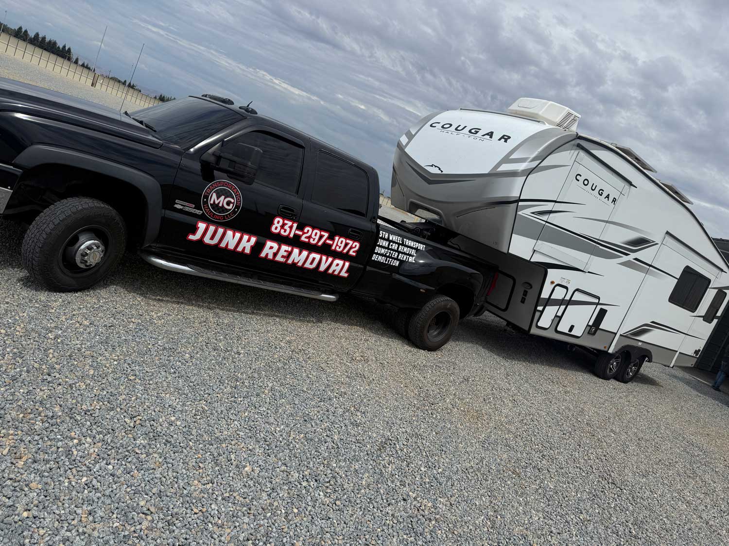 What Speeds Up a Same-Day Haul (and What Slows It Down) 1 Black truck parked next to trailer, representing same-day hauling capabilities in Hollister.